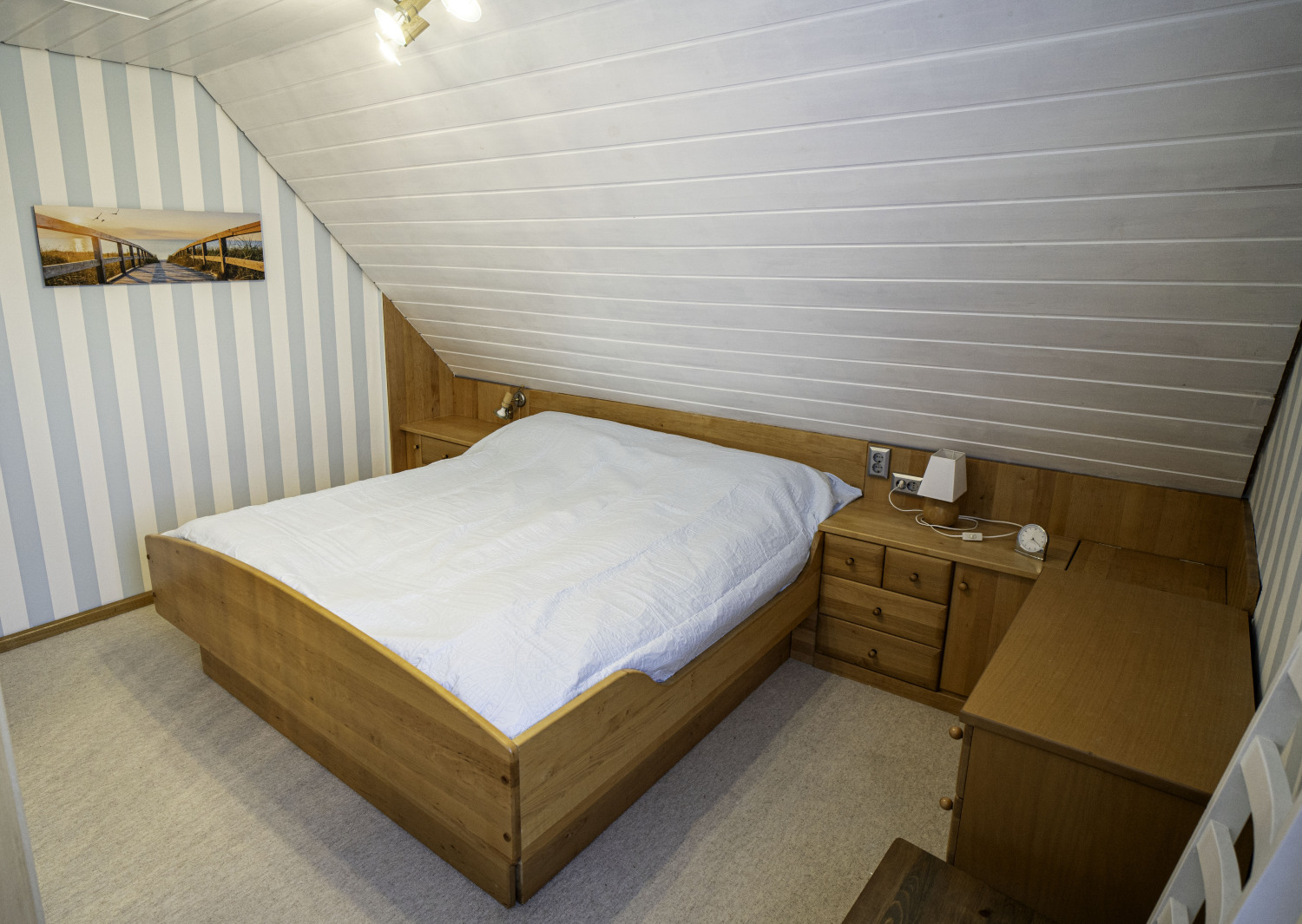 Schlafzimmer 1 b-Edit.jpg