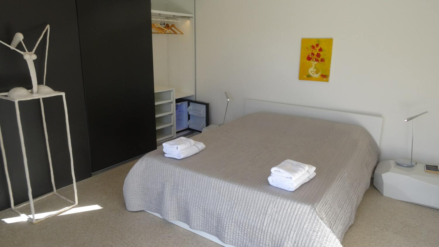 011-TOP SELECTION guest 01-1-min.jpg