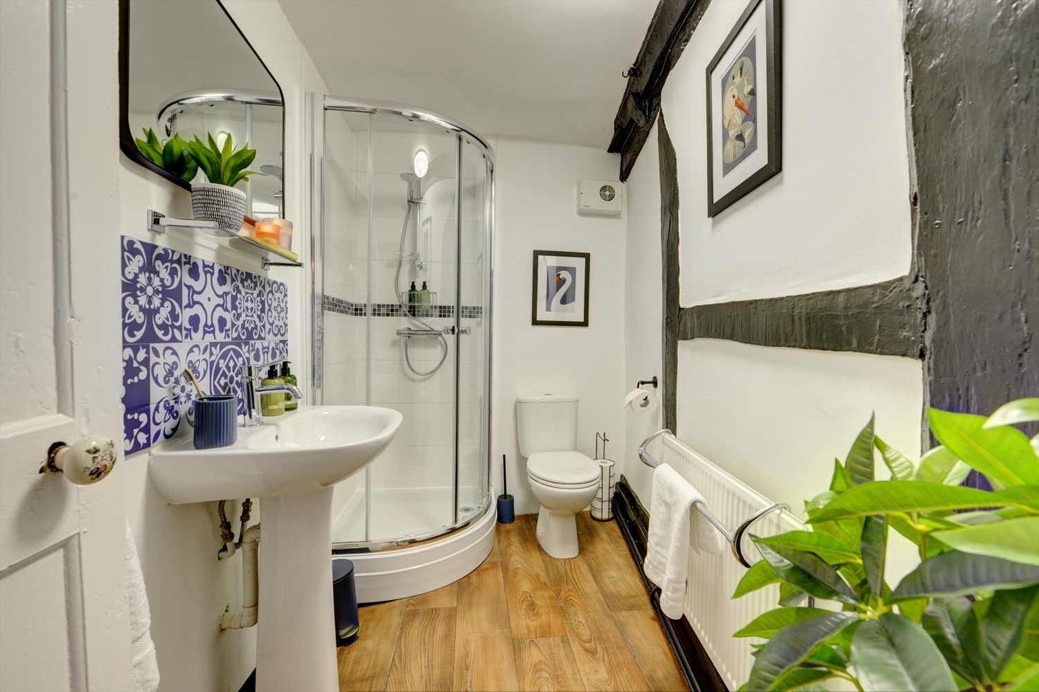 Loft Cottage Bathroom 2.jpg
