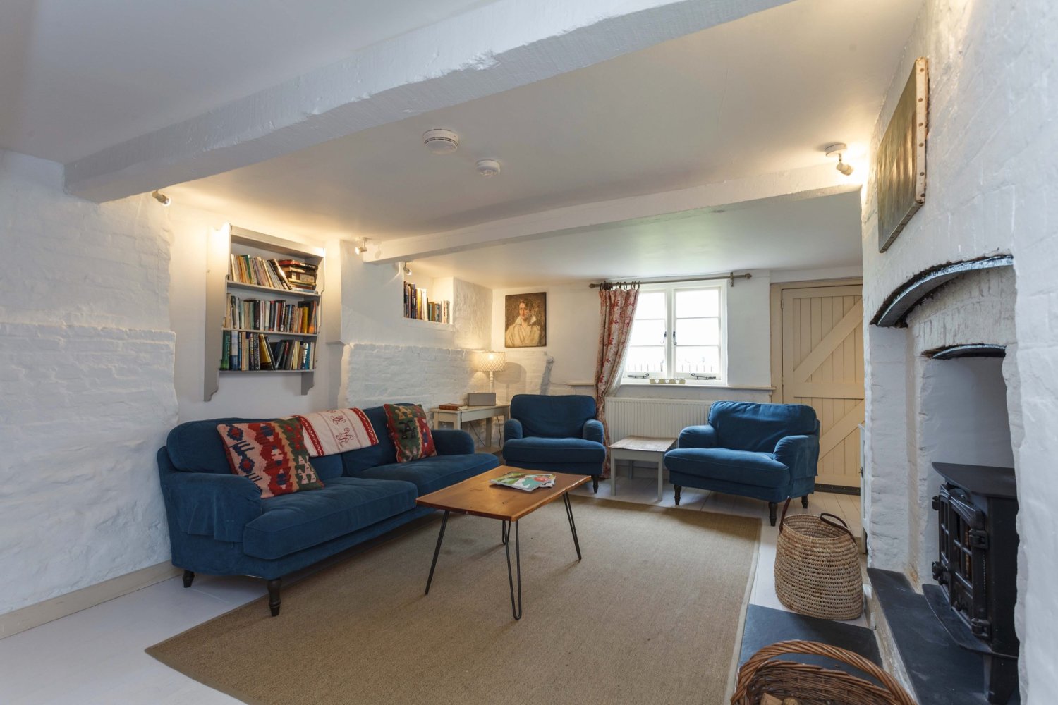 Apple Cottage lounge.jpg