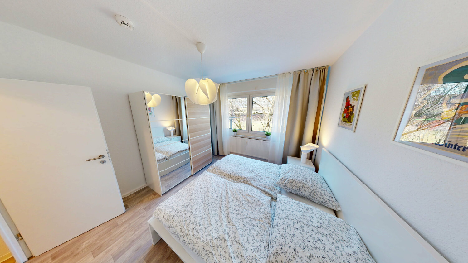 Schlafzimmer (1).jpg