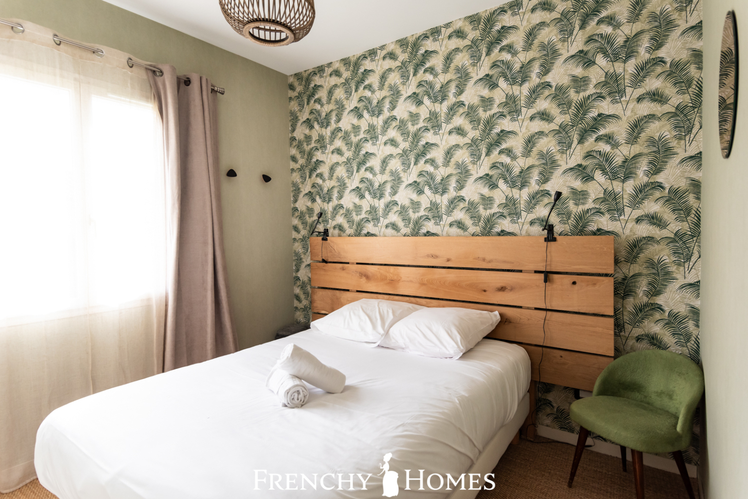 FrenchyHomes24Logo-124.jpg