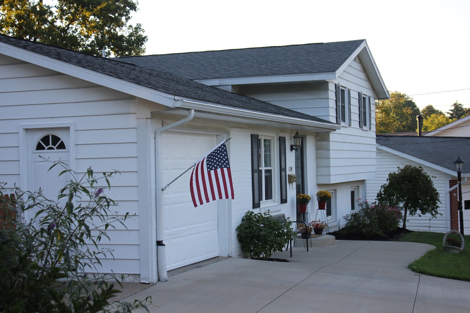 110 Cliffbrook with attached garage.JPG