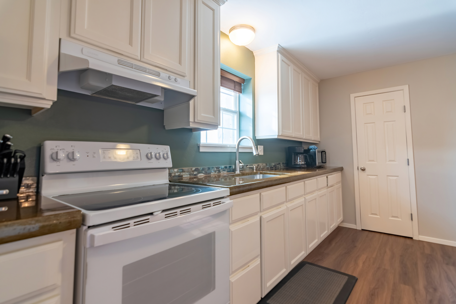 111Robinson-Unit B-004.jpg