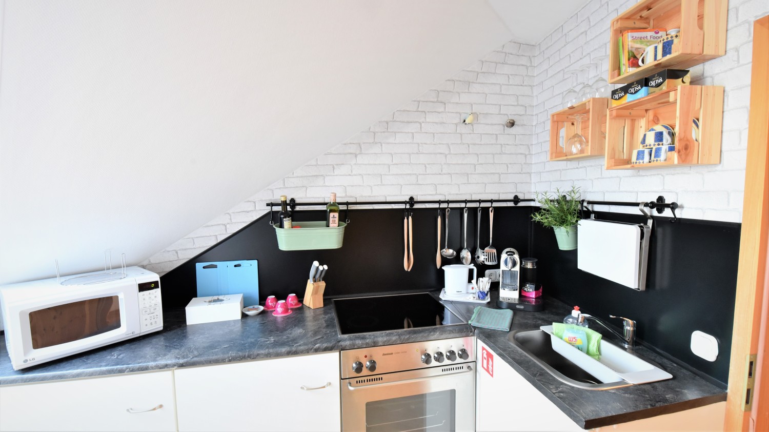 Kitchen Corner detail (2).JPG