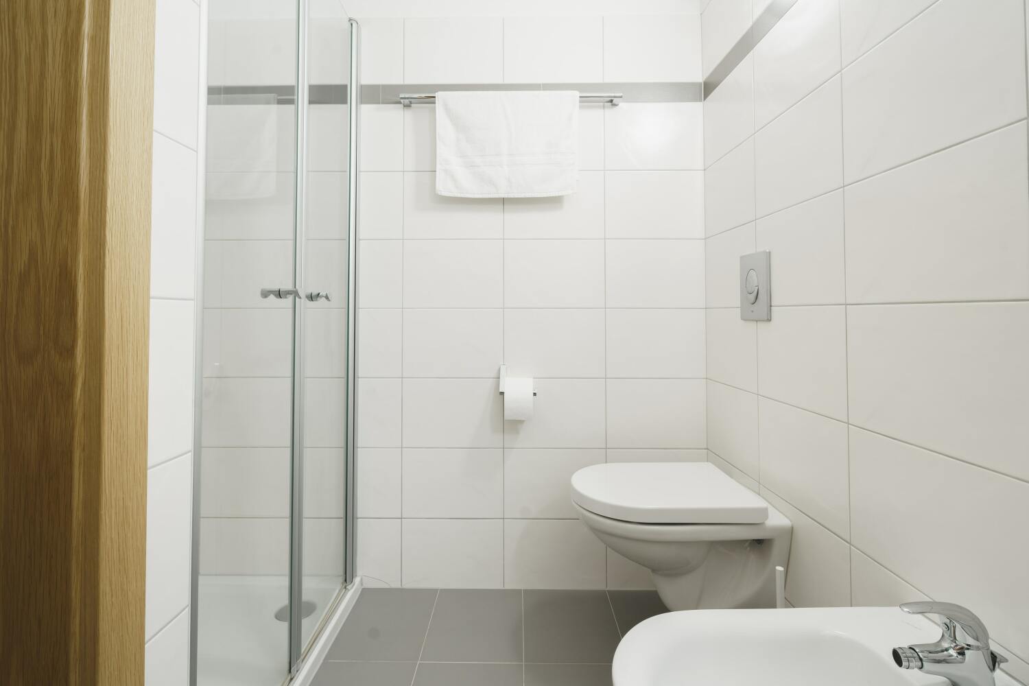 Ensuite Bad - 2-min.jpg