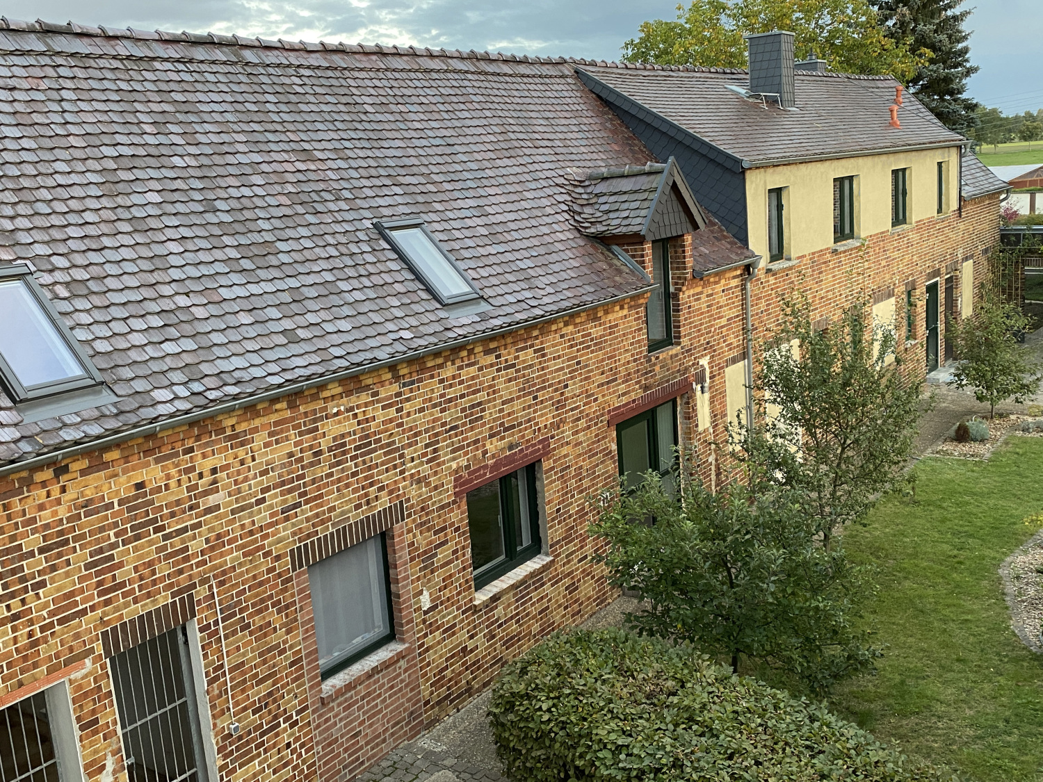 Seitenbau außen groß.JPG