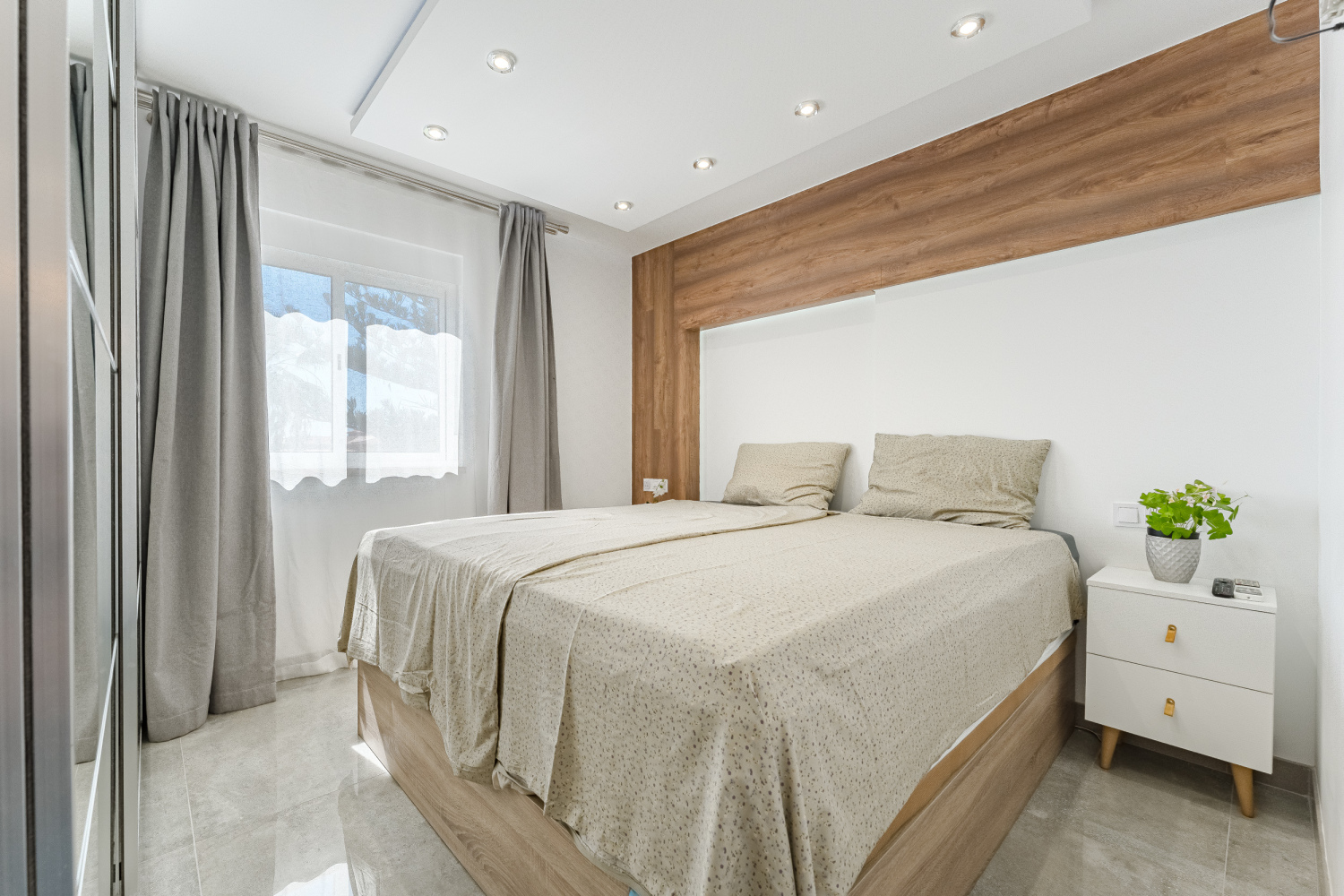 20241025 - OA15 - Ermantovich - Los Cristianos - F+10detalles-1.jpg