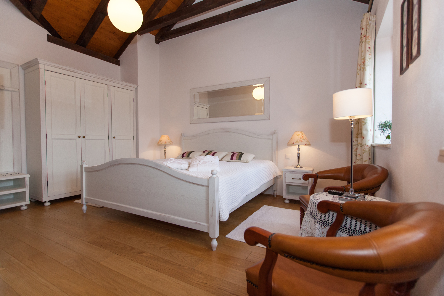 031-V.VALLIS Masterbedroom.jpg