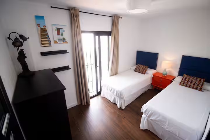 Single - Both Beds.jpg