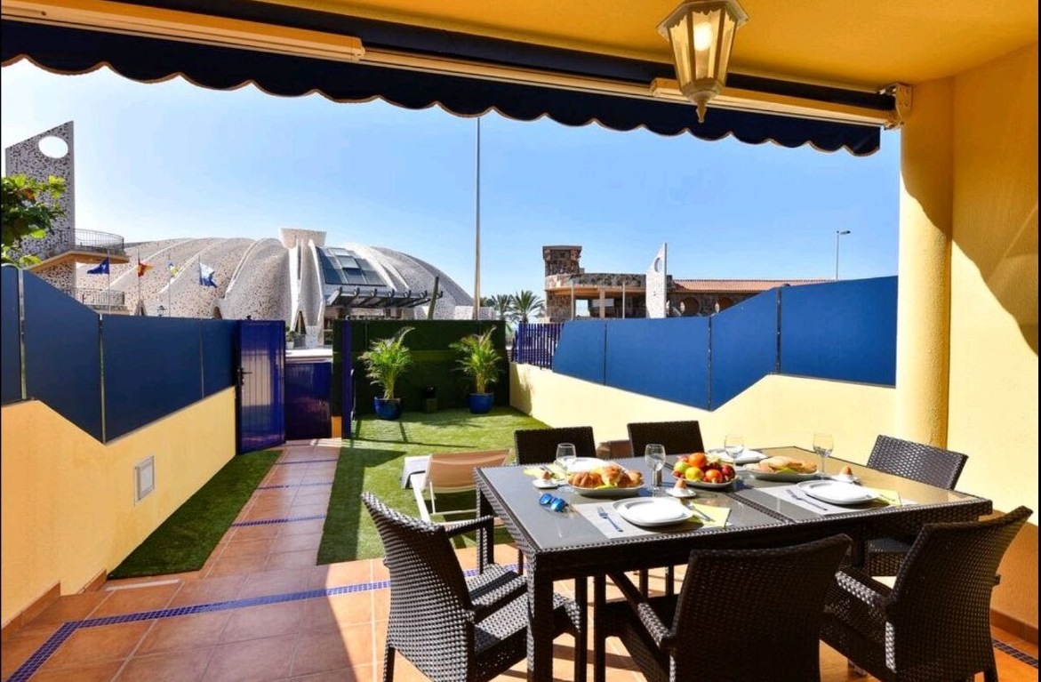 18-09-11 44 Essplatz Terrasse am privatem Vorgarten.jpg