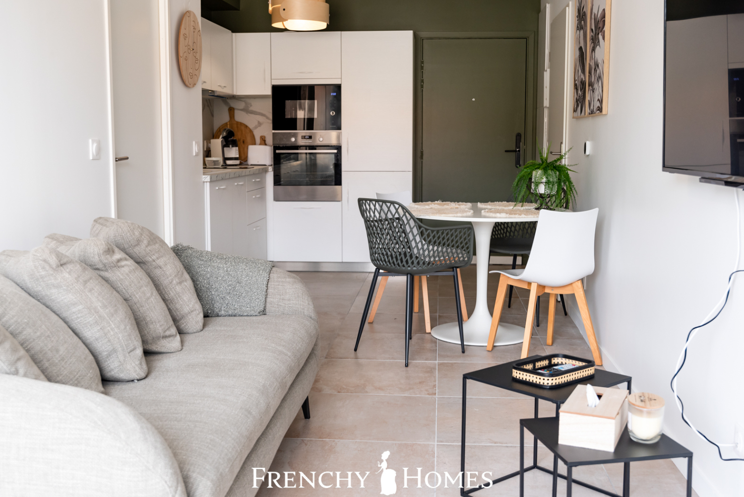 FrenchyHomes23Logo-562.jpg