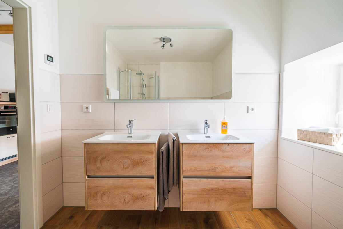 (4) Bad, Waschtische.jpg