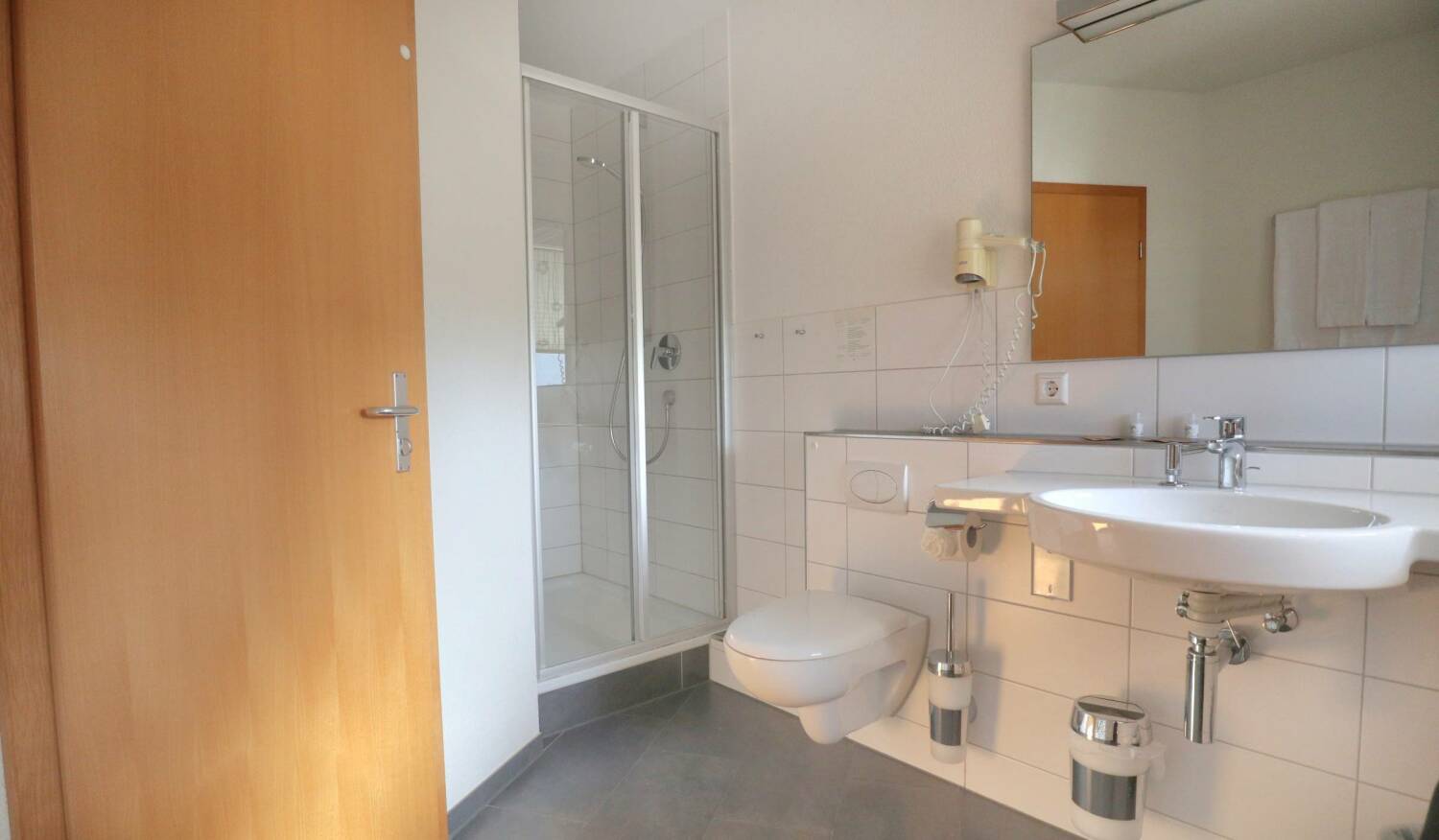 Apartment 01 Bad bearbeitet (3).jpg