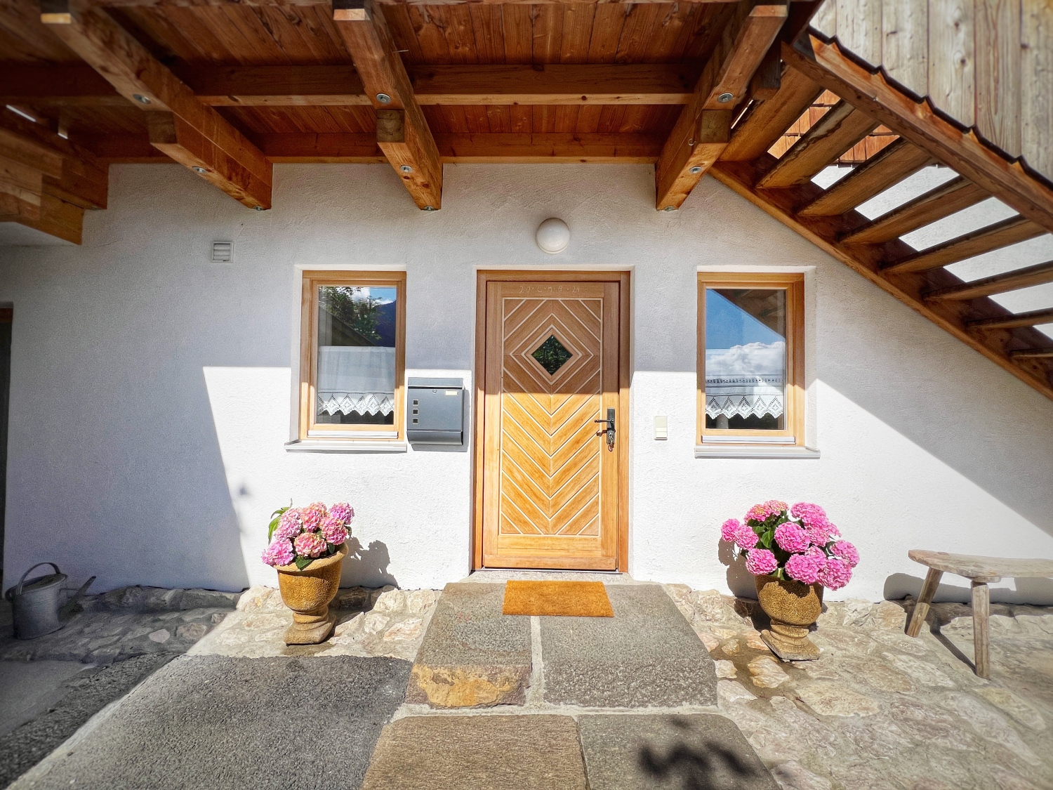 ihr Eingang zur Ferienwohnung Bachperle mit Terrasse im EG.JPG