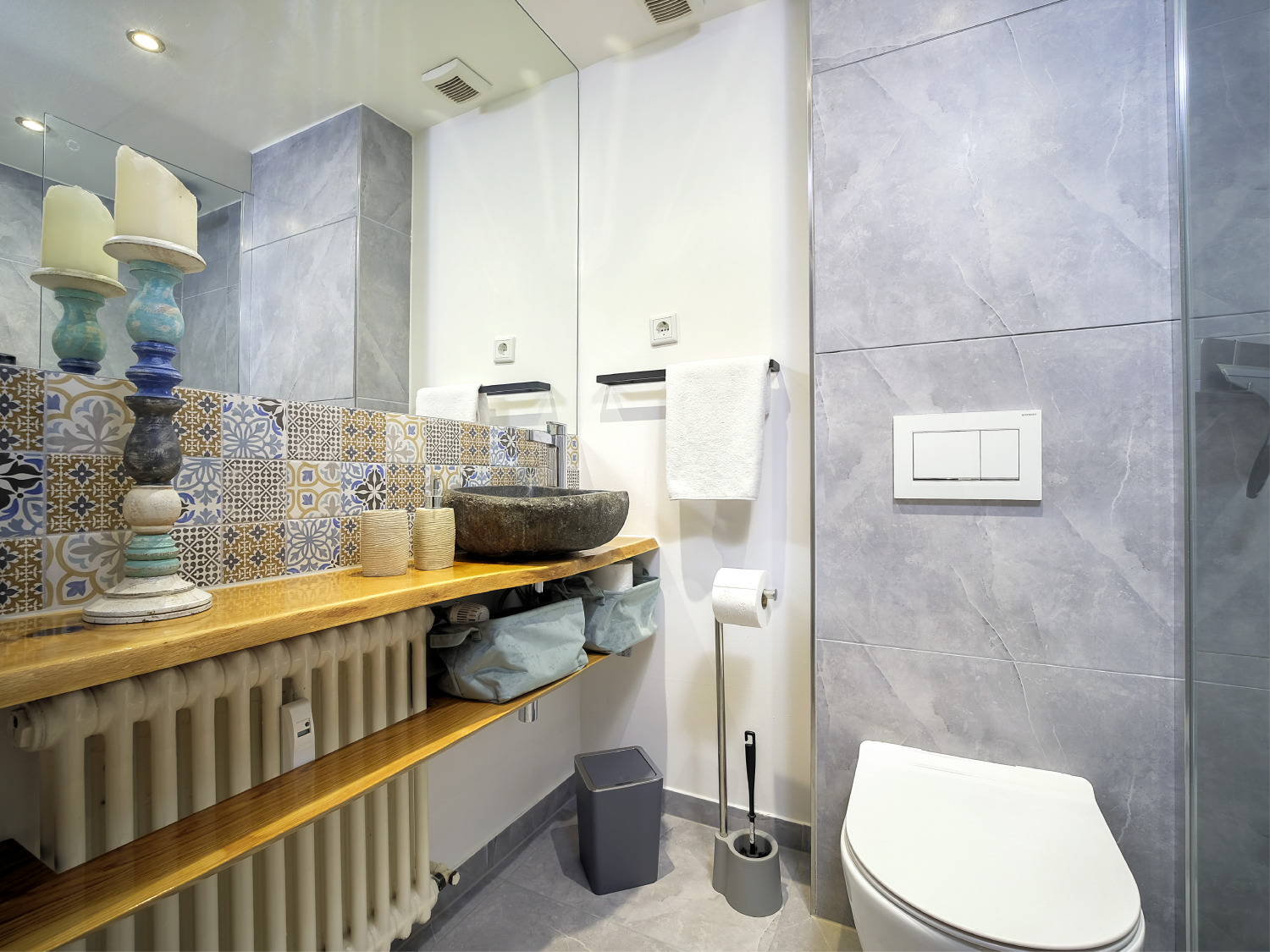 Modernes Duschbad