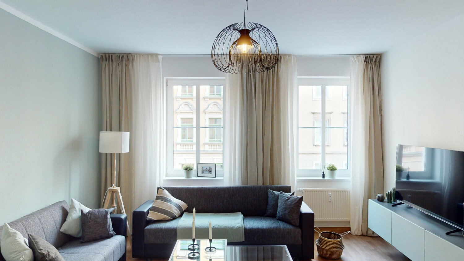 Jahnstr. 22 1R Wohnzimmer Sitzbereich.jpg