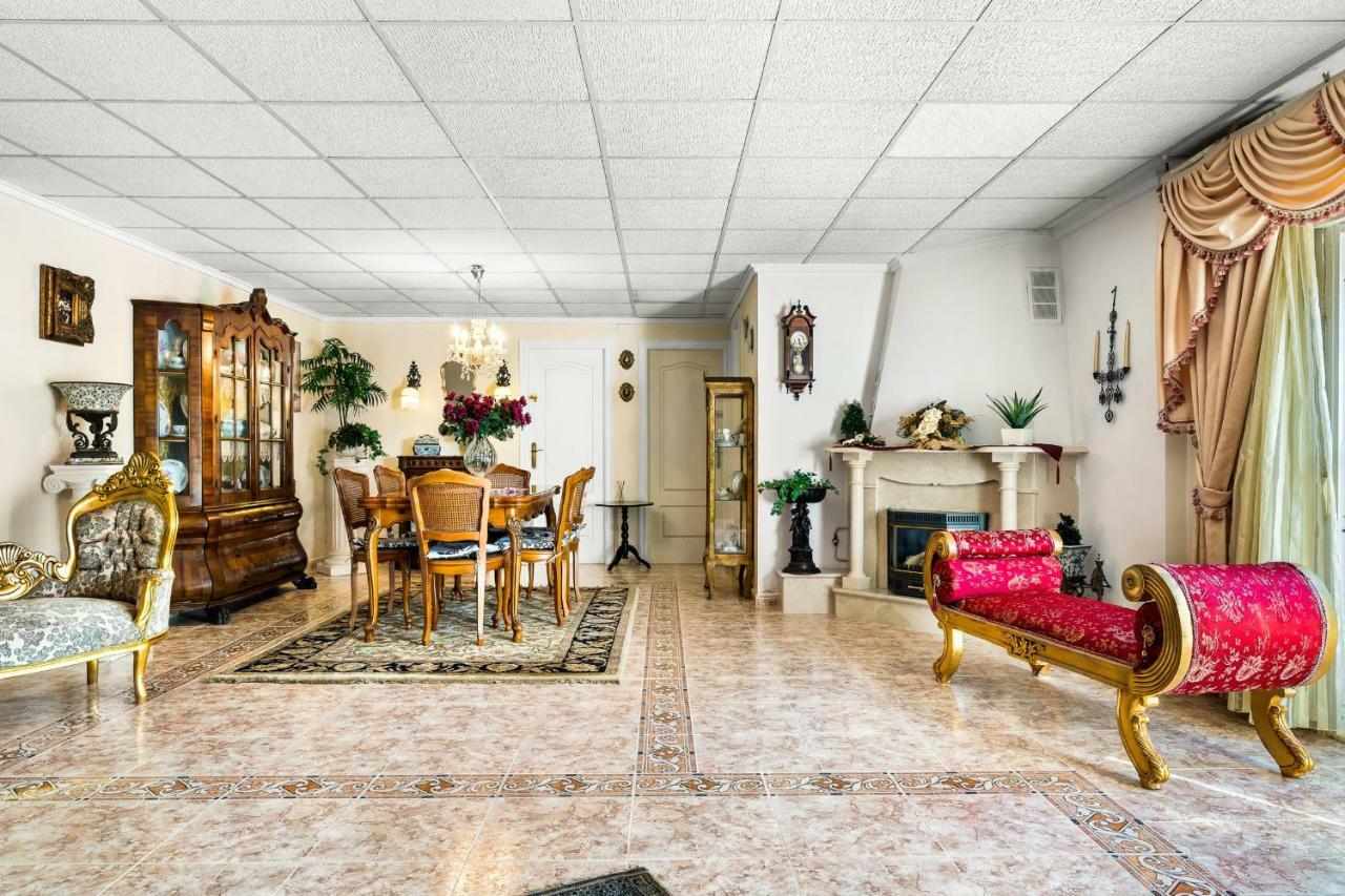 9 STARLITE COMEDOR CHIMENEA Y SALÓN PRINCIPAL.jpg