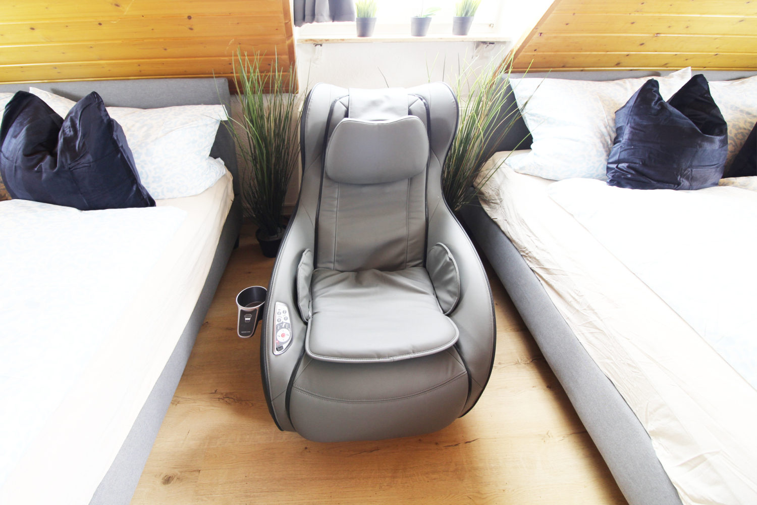 2025-05-26 - 403 - massage chair choseup_b.jpg