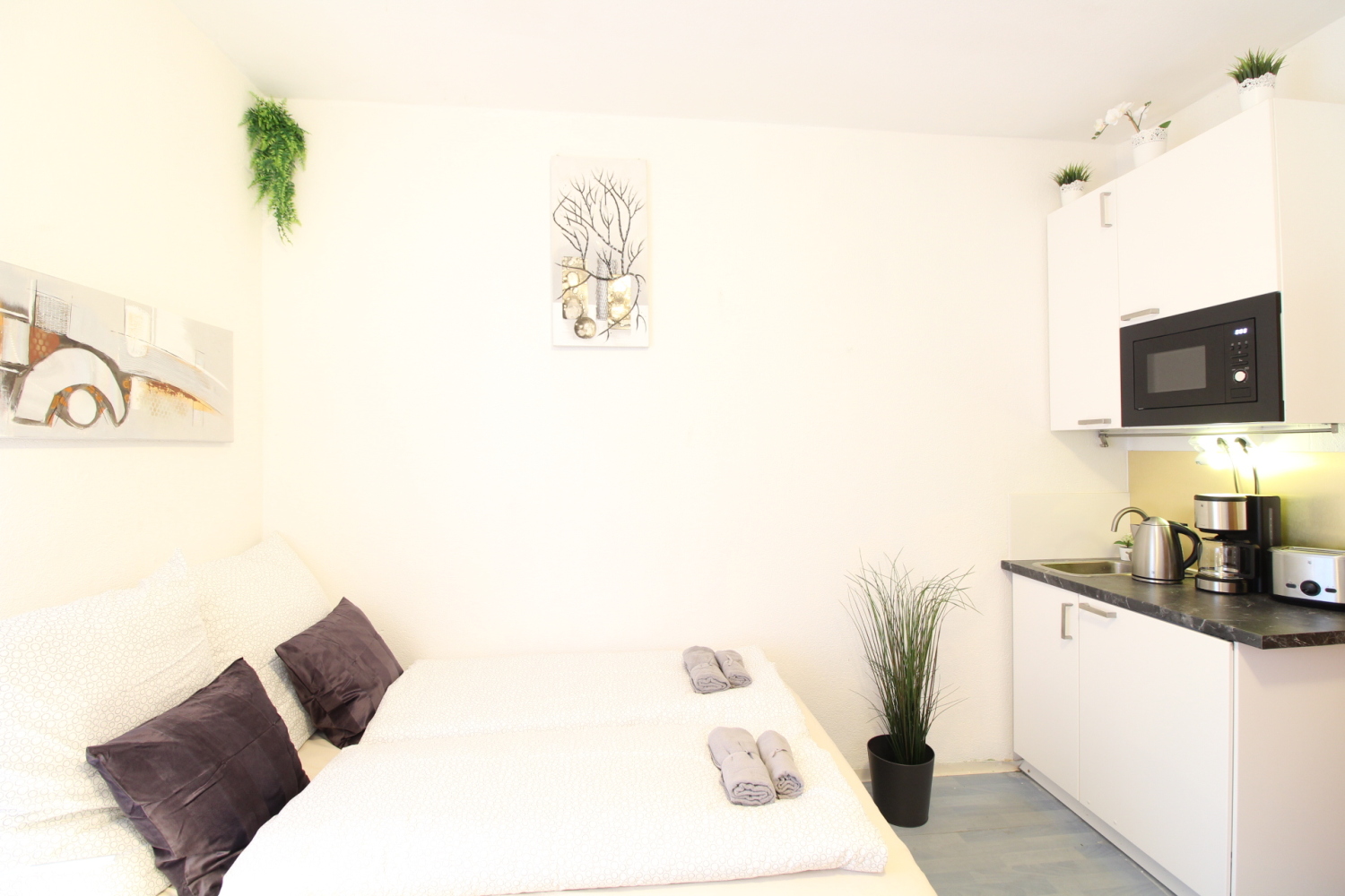 305 - Bed2 plus kitchen.jpg