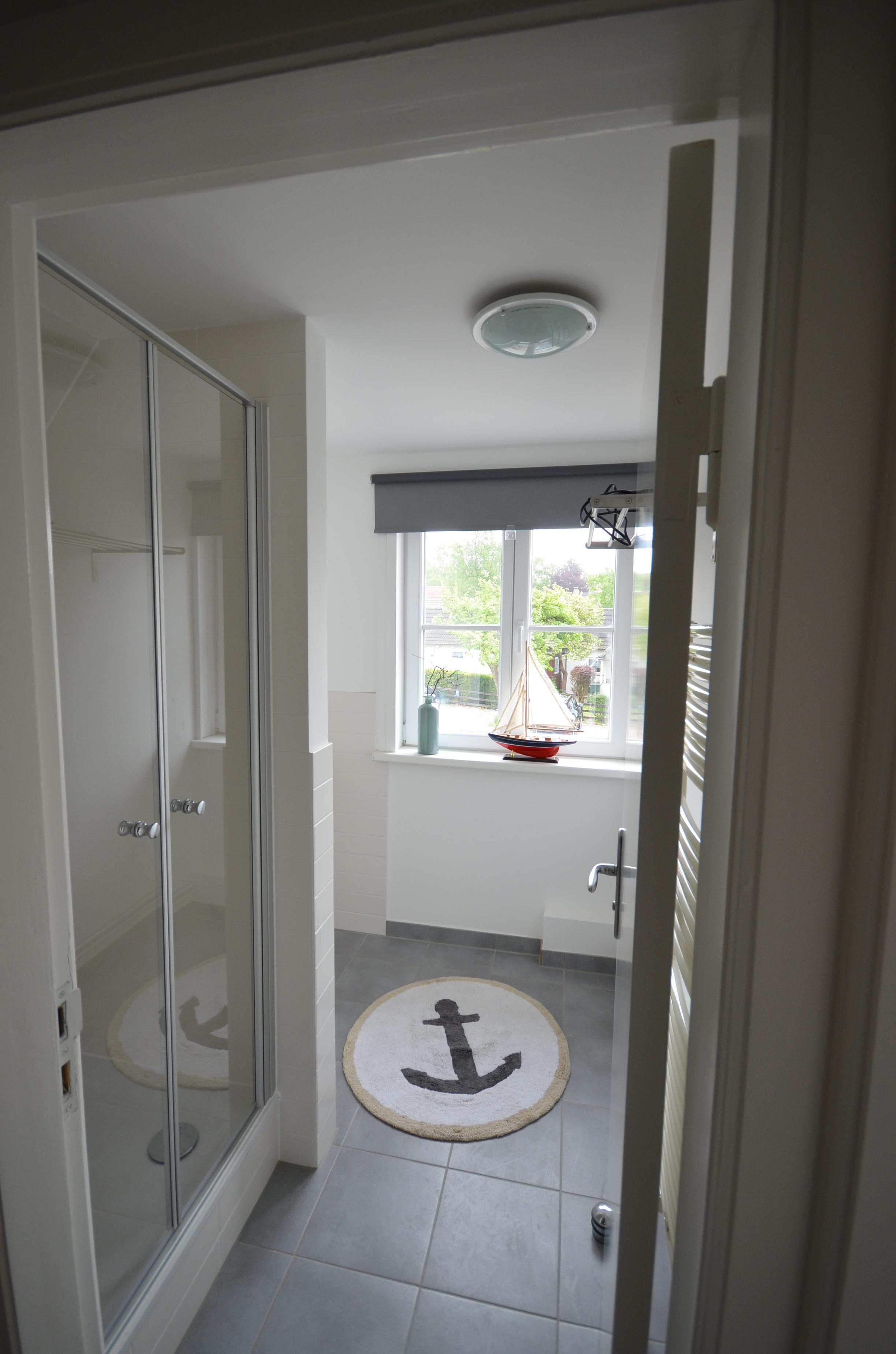 Bad m. Dusche UG.JPG