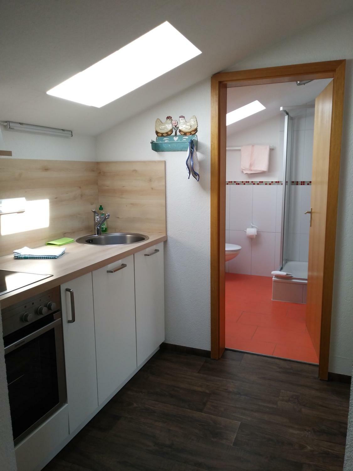 8_Übergang Küche ins Bad.jpg