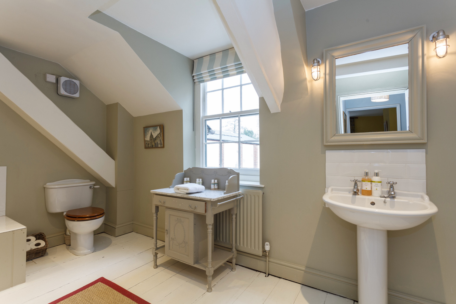 Gate House Bathroom 2.JPG