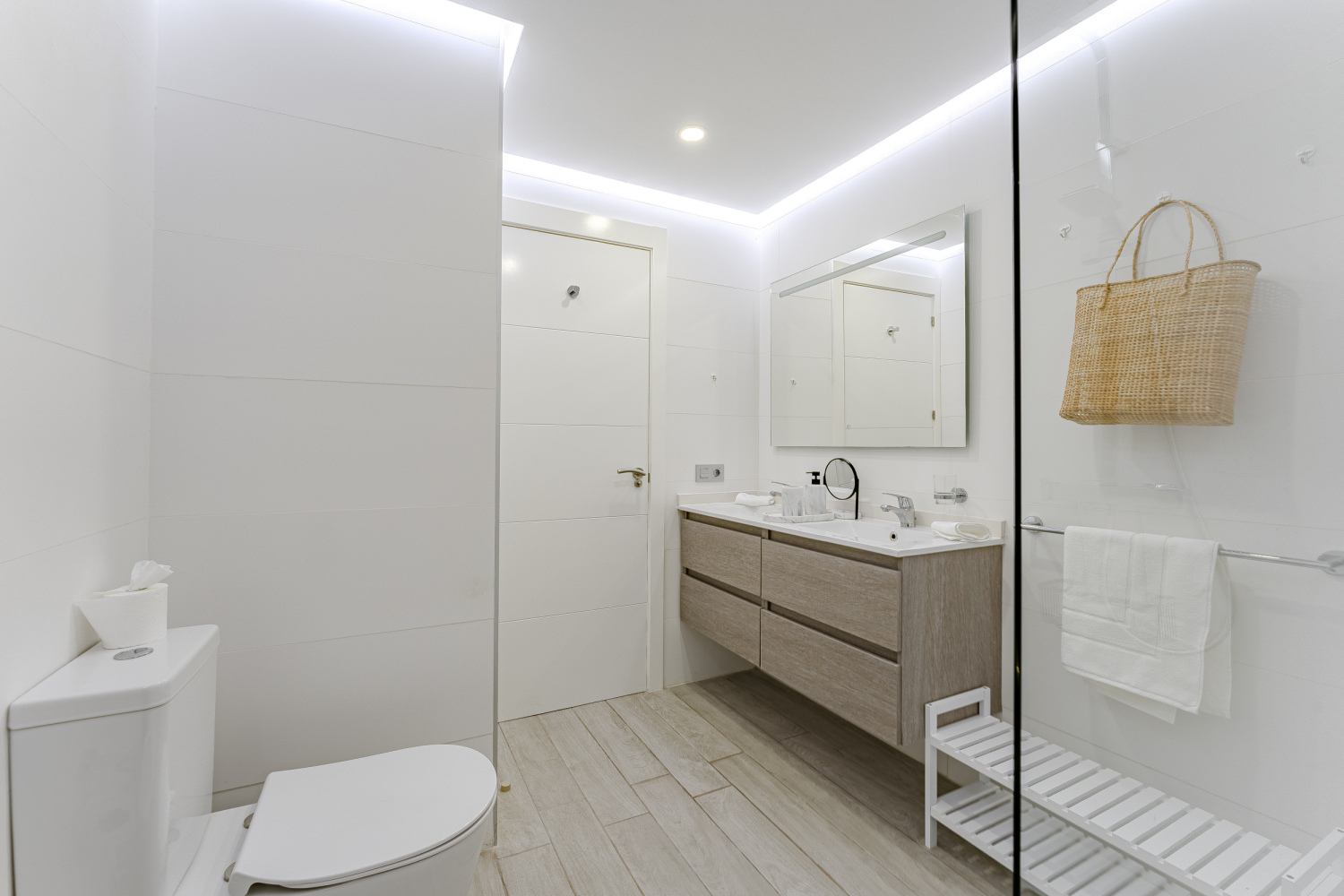 610 Master bathroom 2.jpg