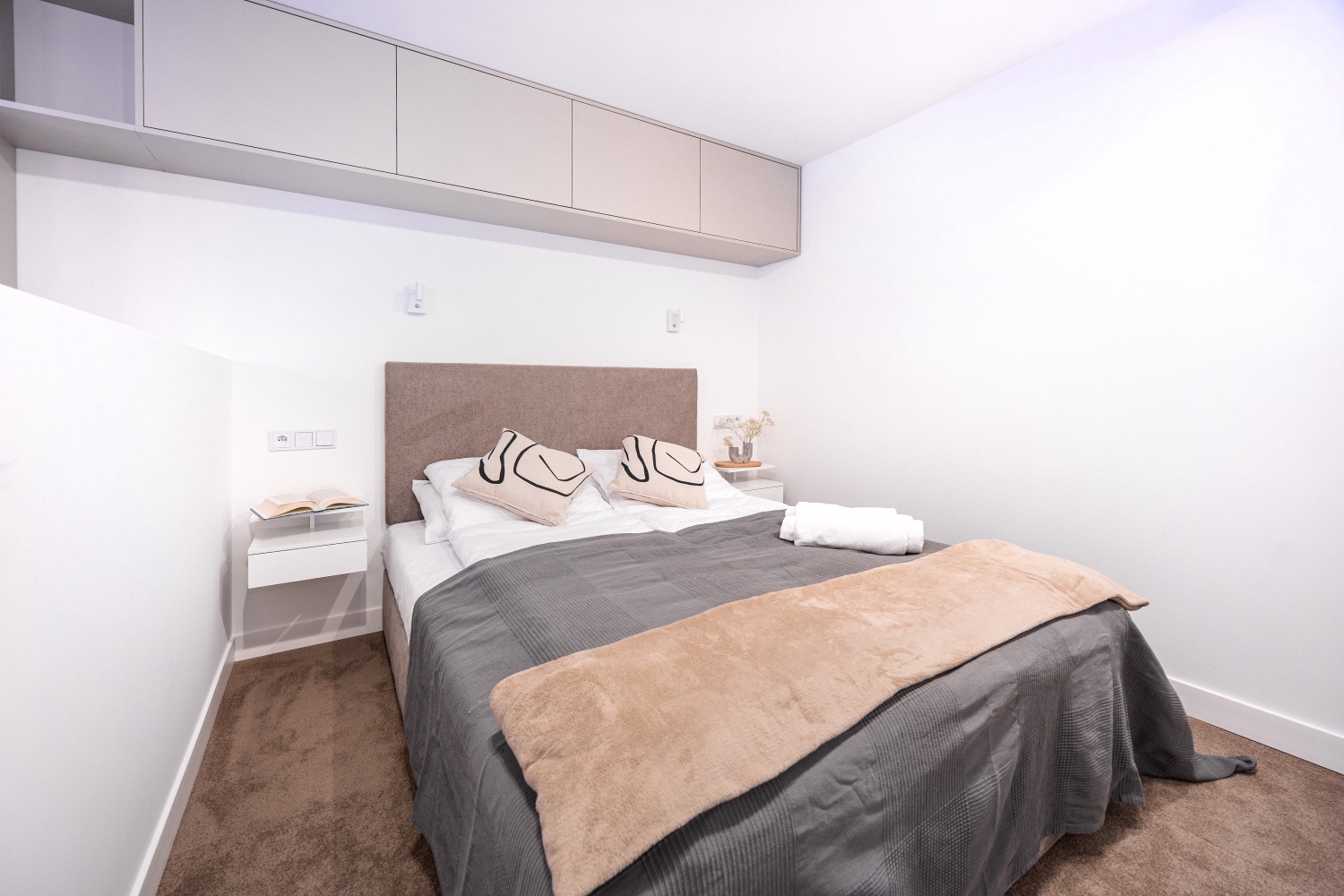 sypialnia jasna łódź mieszkanie w centrum bez lamp.jpg