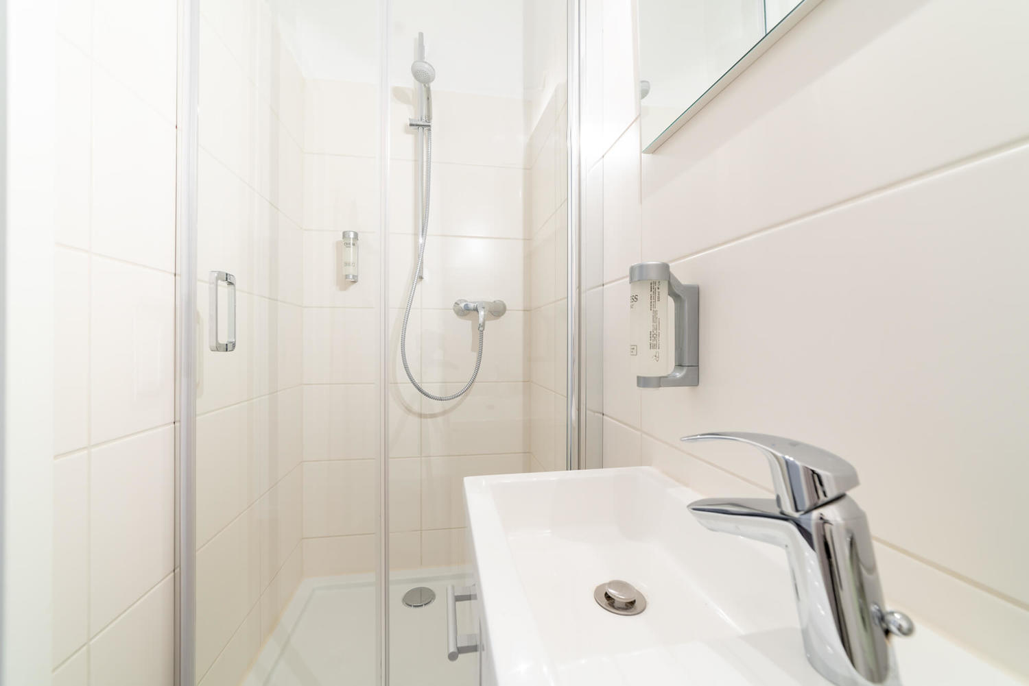 Gästezimmer 1-6.jpg