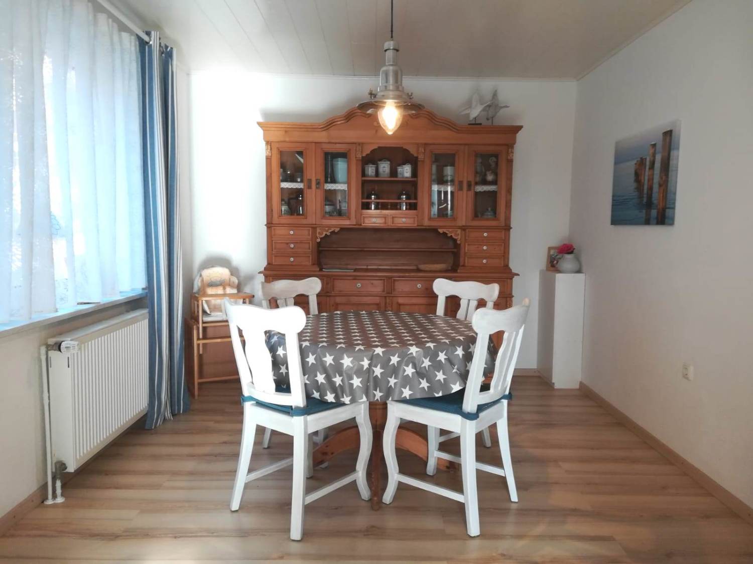 schönes & großes Esszimmer.jpg