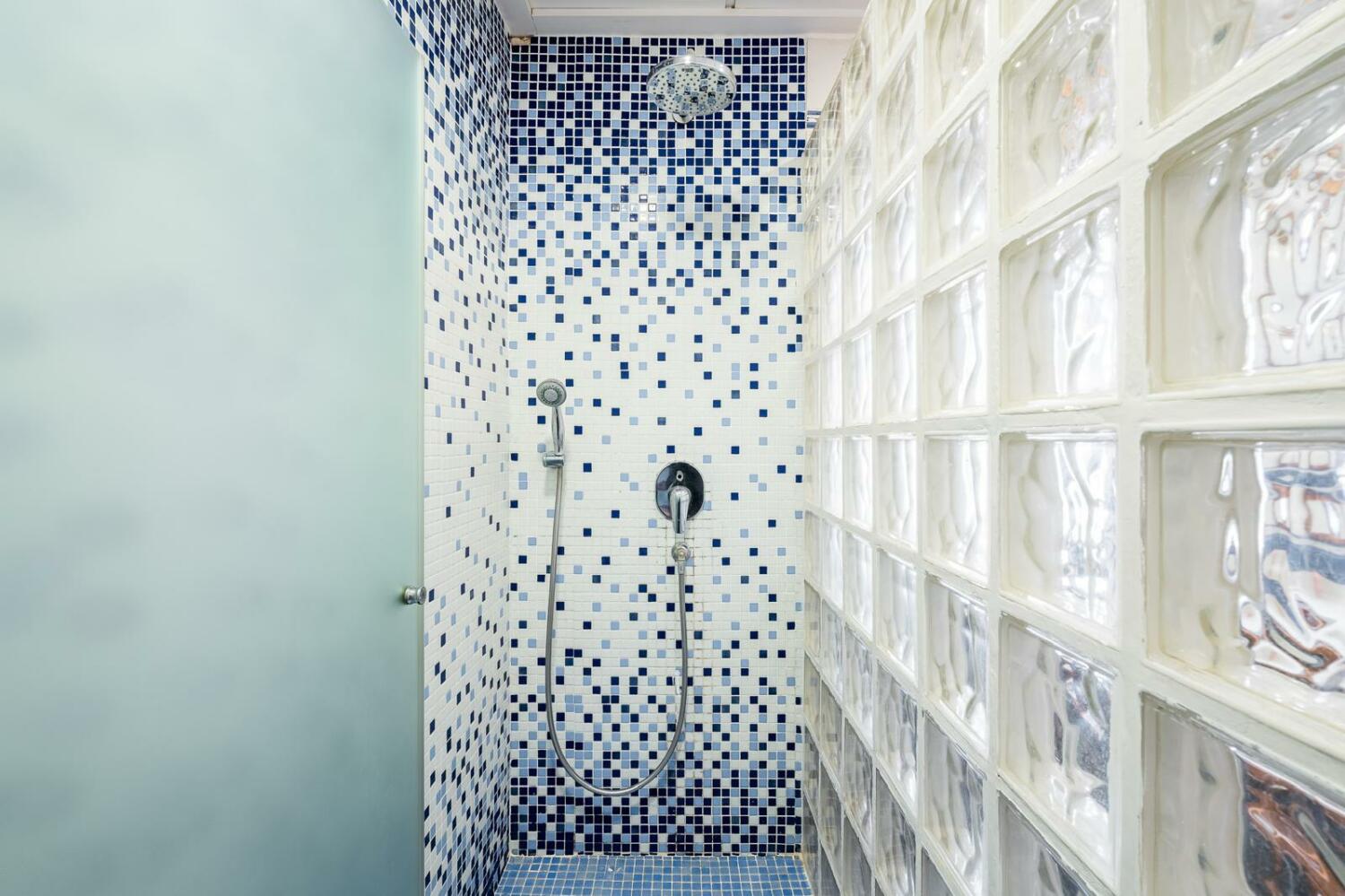 BAÑO AZUL SUITE DORM 1 14).jpeg