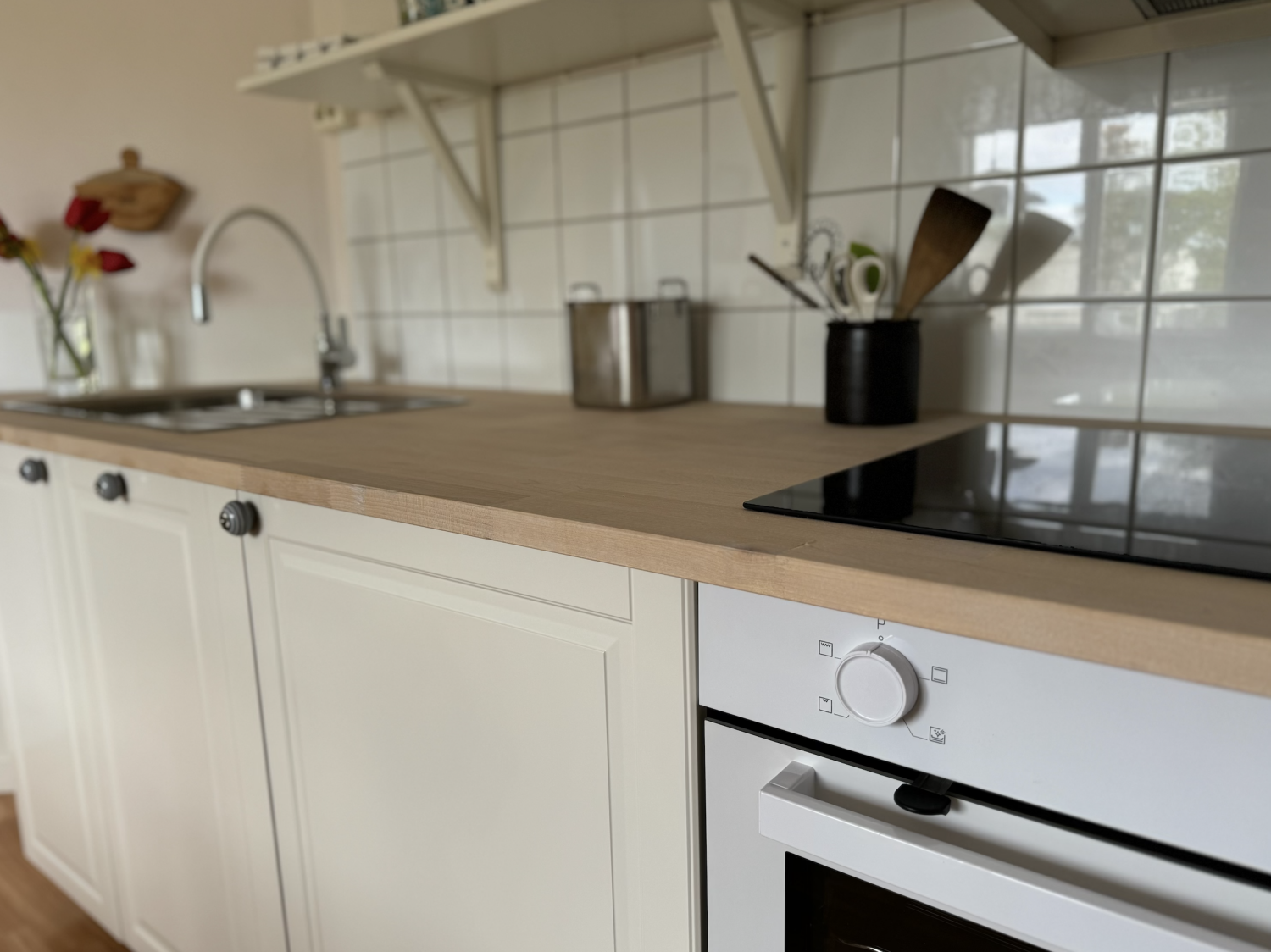 Animskogs Kyrkskola Apartment Björk - Küche Arbeitsplatte 3.png