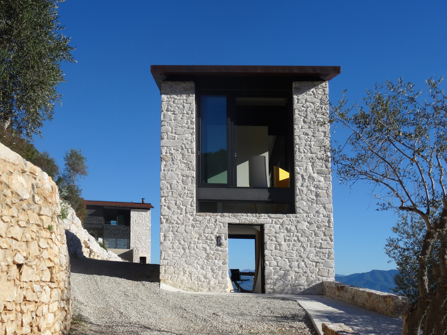 EXTERNAL VIEWS  (2).JPG