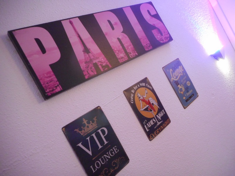 y LUVITERE decor coin chambre.JPG