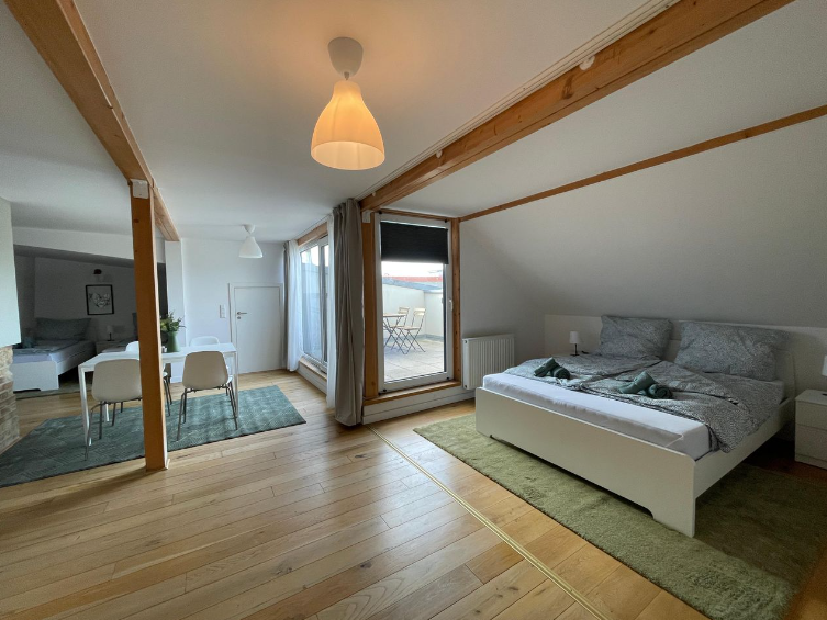 2023-11-28 17_28_17-Tolles Loft Apartment im Herzen von Mitte, Berlin.png