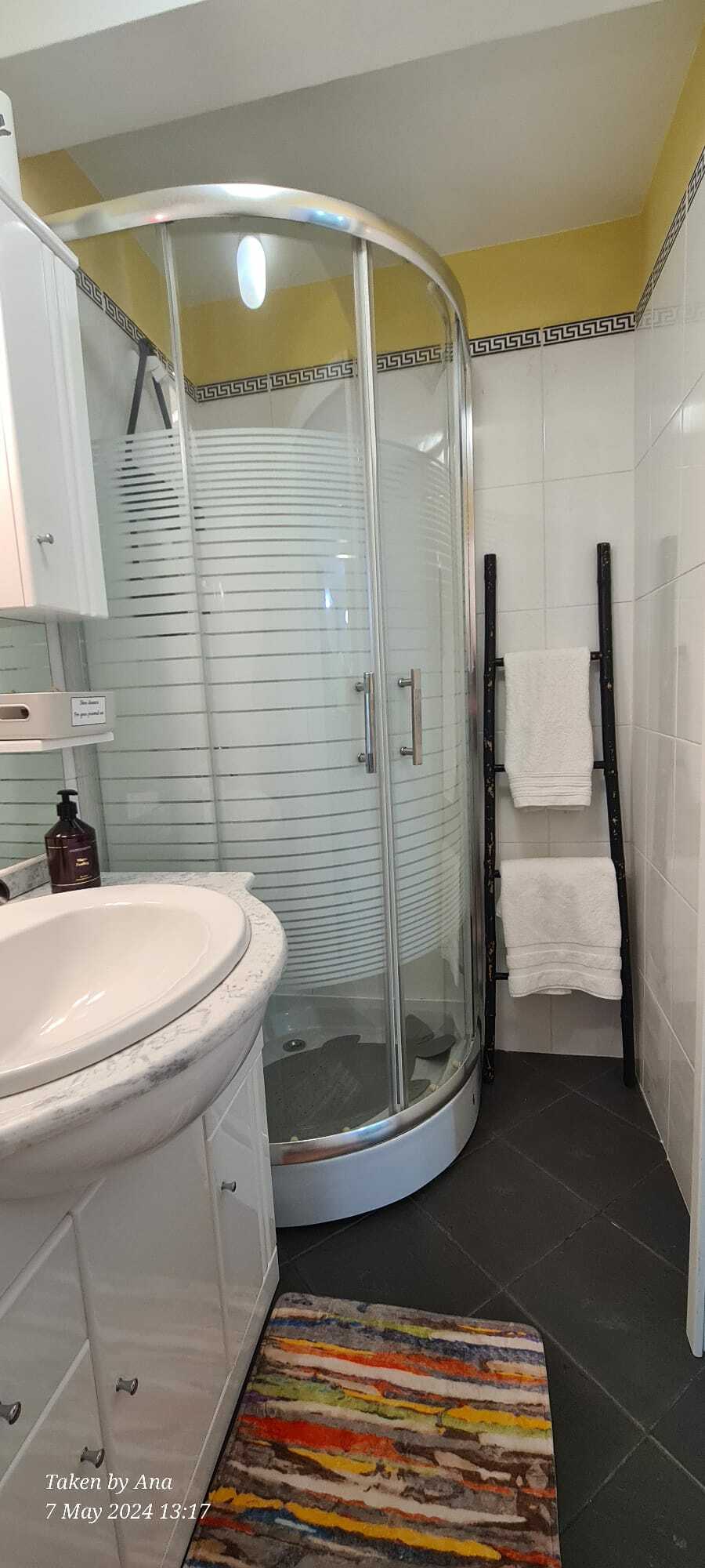 Main Downstairs Bathroom 2.jpeg