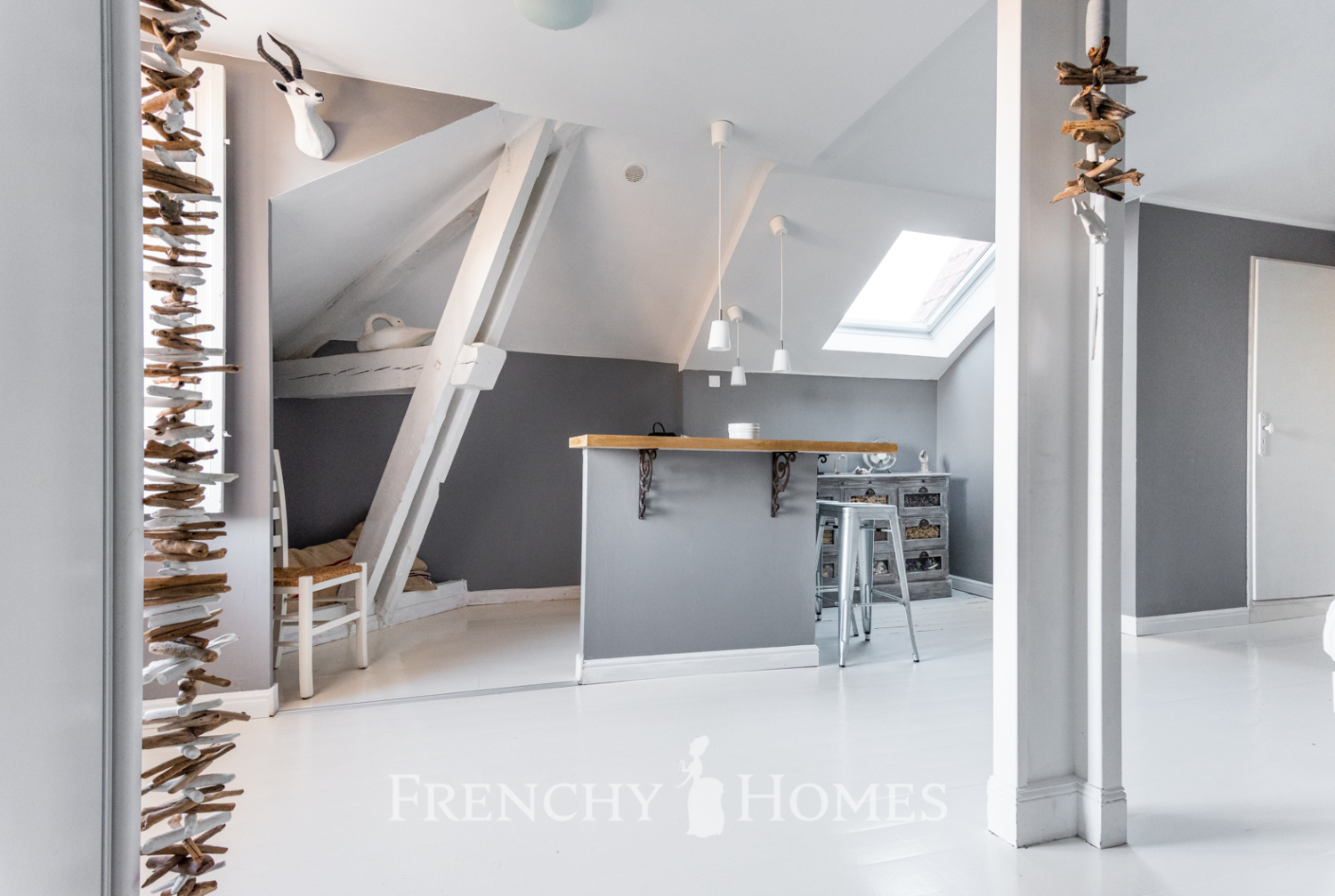 FrenchyHomes22Logo-18.jpg