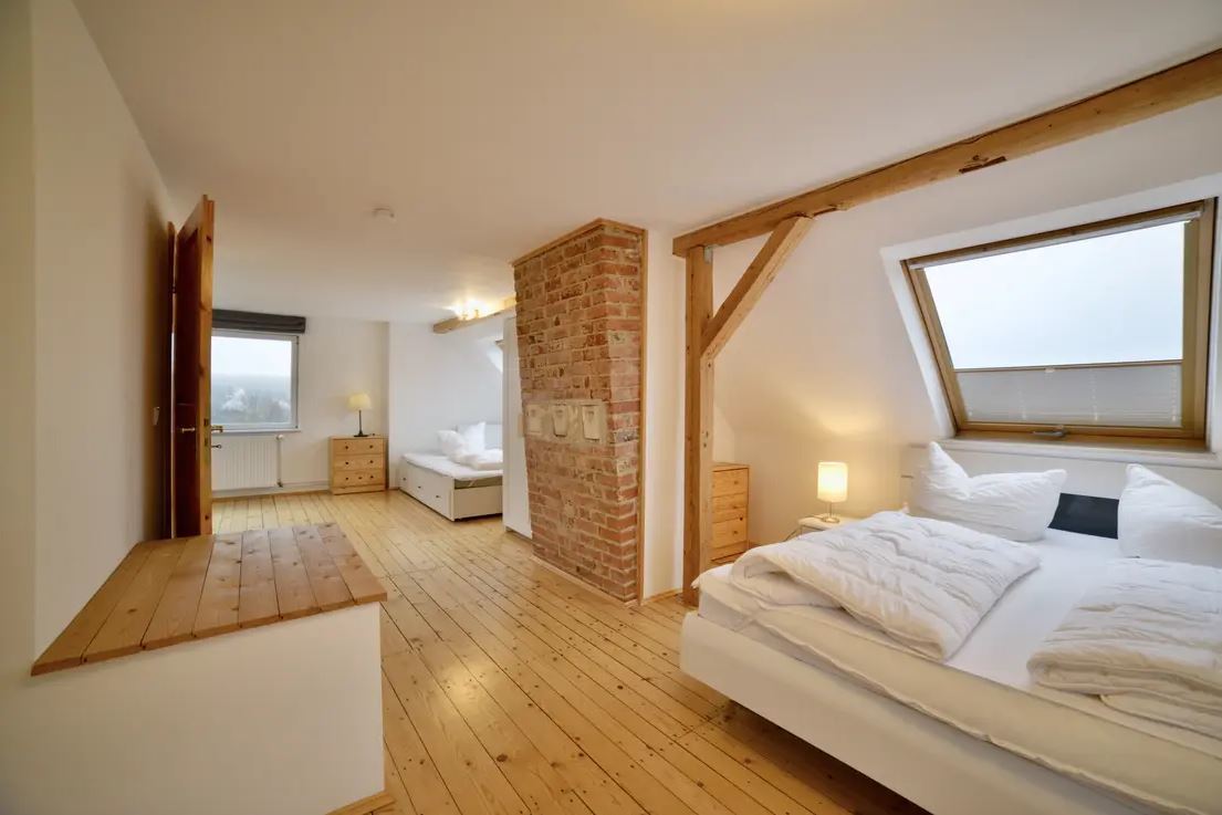 Villa Heidi Schlafzimmer 7 und Bad DG.JPG