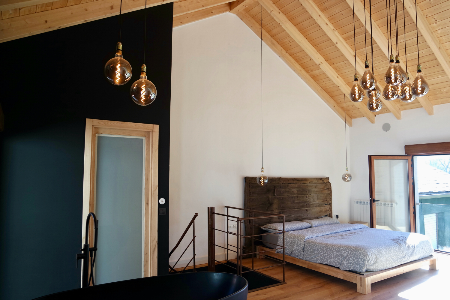 17 Parreiro Habitación Cama.jpeg