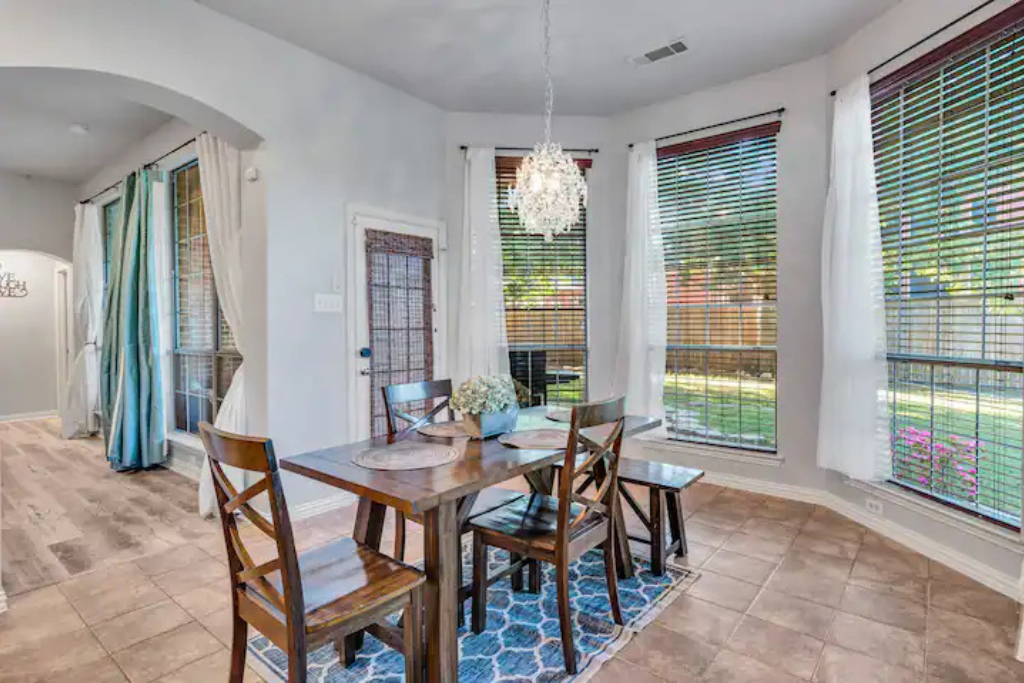 Larreta Airbnb pics  (13).png