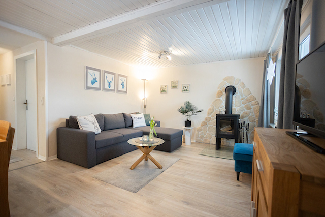 Bungalow Wohnzimmerjpg Kopie.jpg