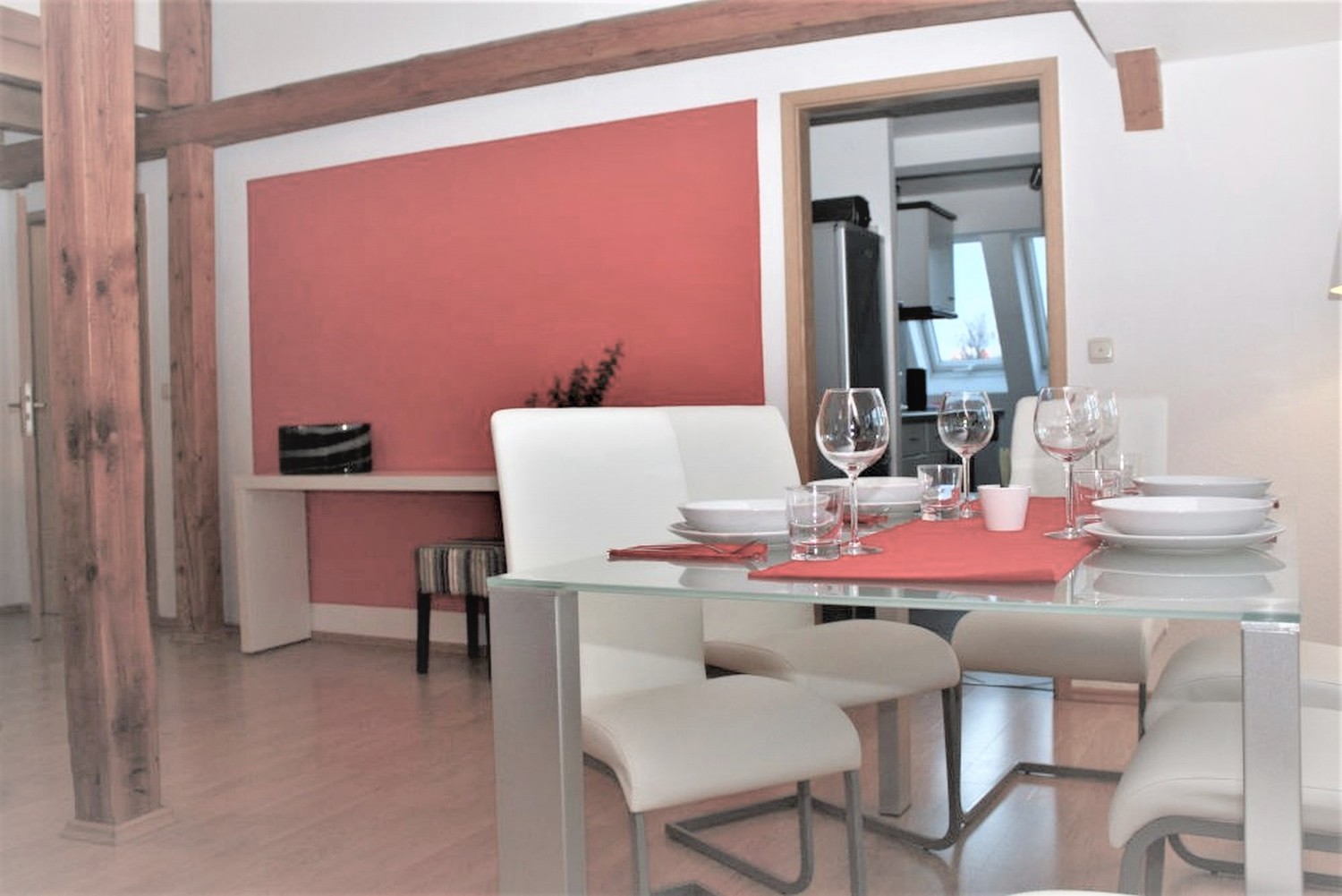 Esszimmer_Blick zur Küche.jpg