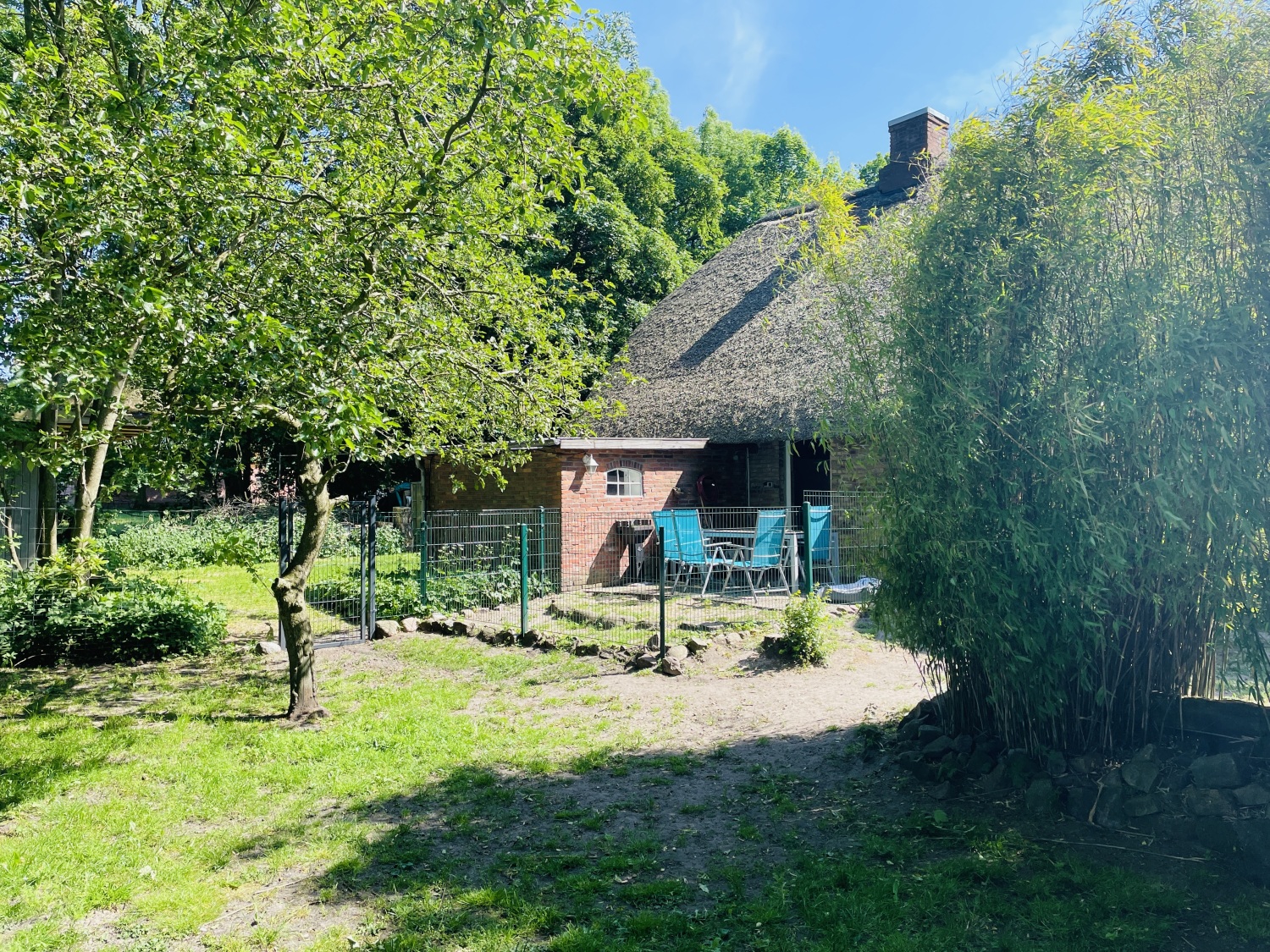 Terasse mit Zäunen.jpg