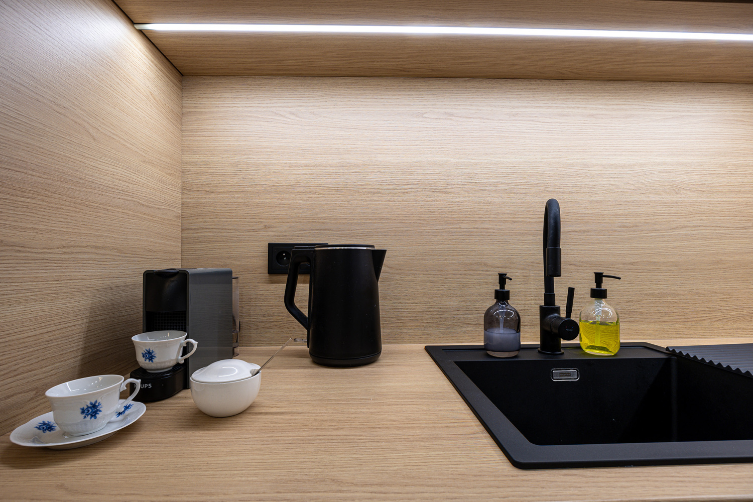 detal w kuchni kawiarka czajnik Łódź mieszkanie na wynajem apratament.jpg