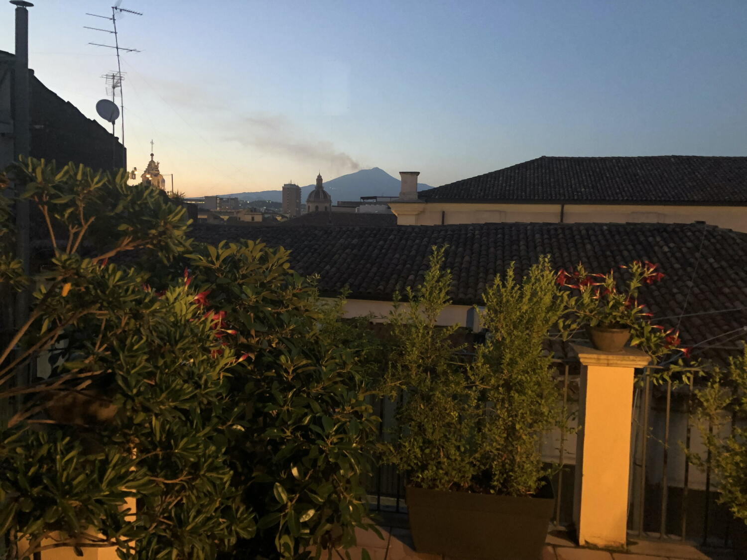 Etna fumante vista dalla terrazza x-min.jpg