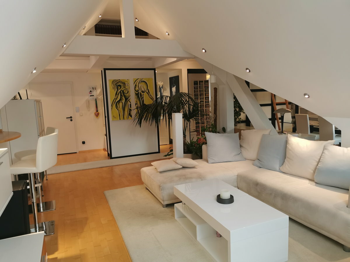 Wohnbereich zur Tür.jpg