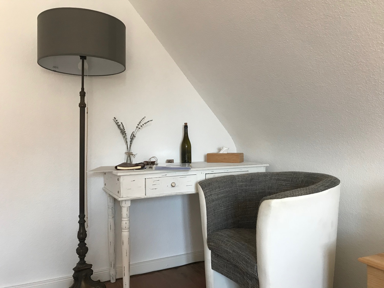 Wohnzimmer Schreibtisch 2.JPG