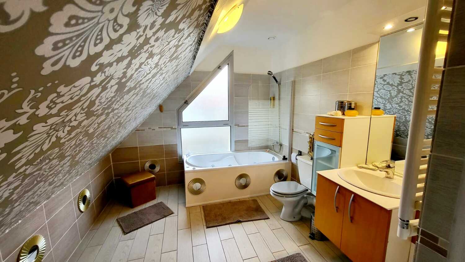 WhatsApp Image 2023-04-17 at 22.00.38.jpeg