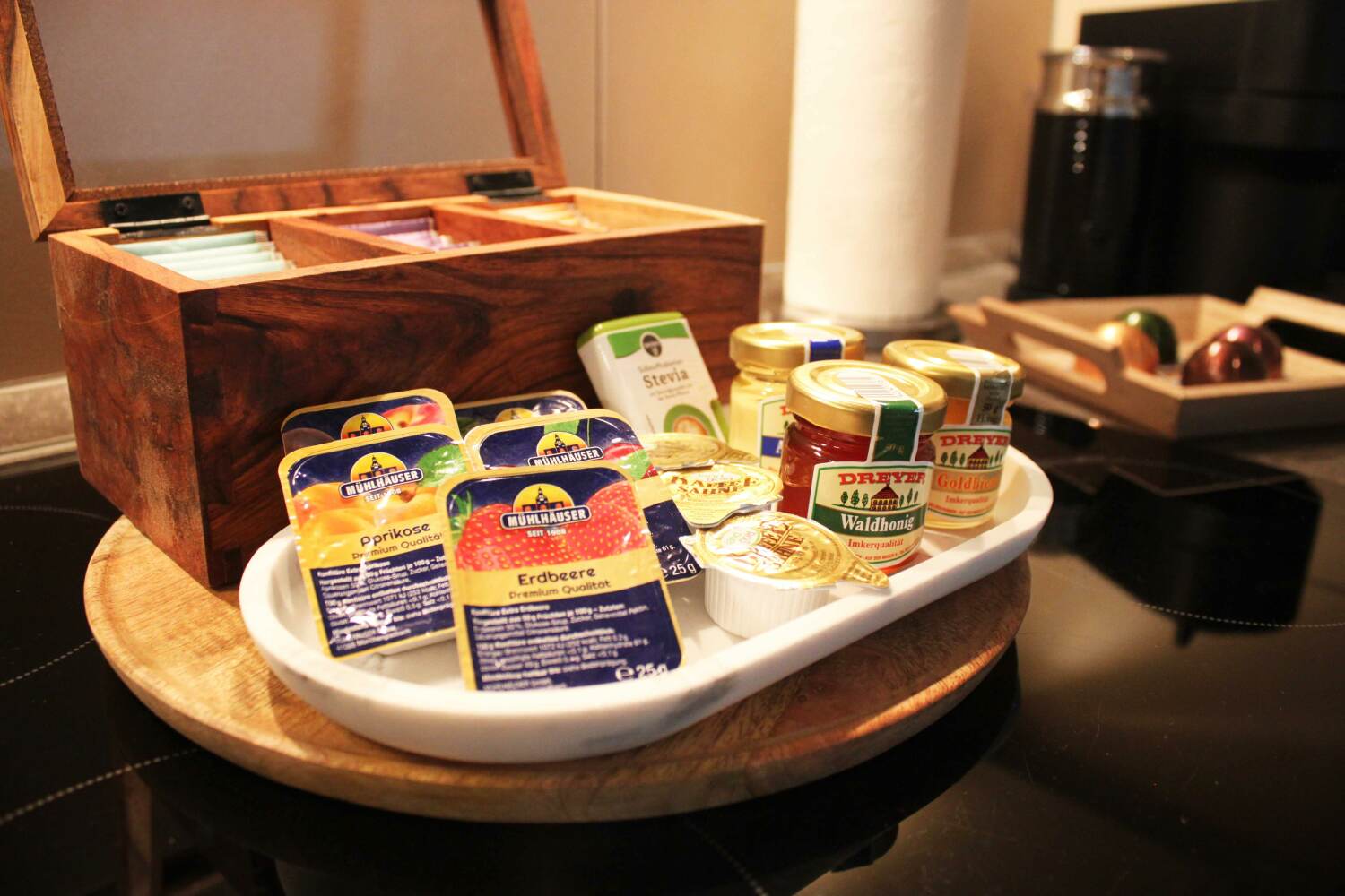 RB Apartment Tee und Honig.jpg